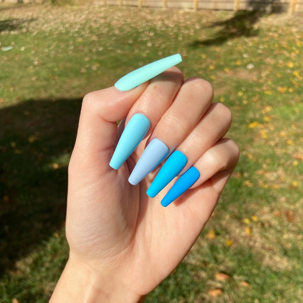 “Winter Vibes🌿” Press-On Nails